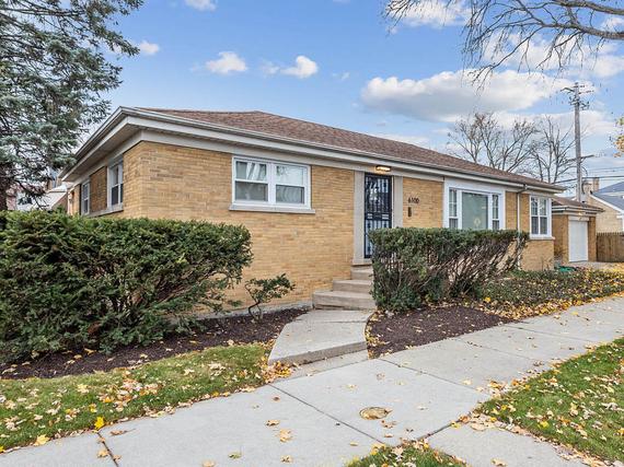 6100 N Lenox Ave., Chicago, IL 60646