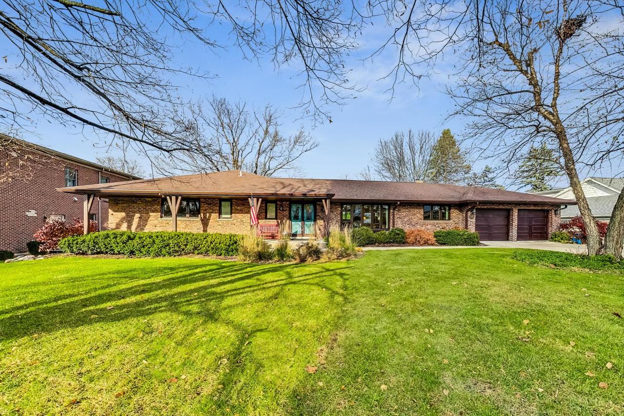 541 Bonnie Brae Rd., Hinsdale, IL 60521