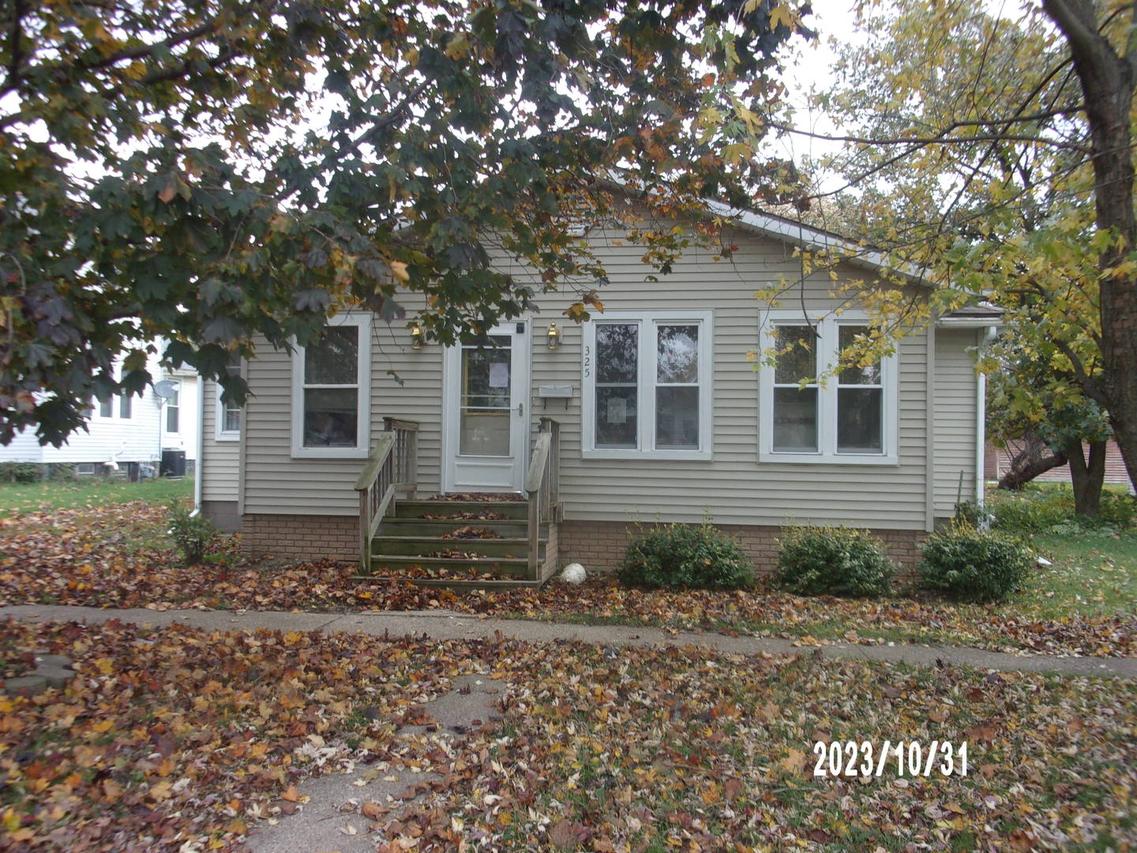 325 S Central St., Gilman, IL 60938