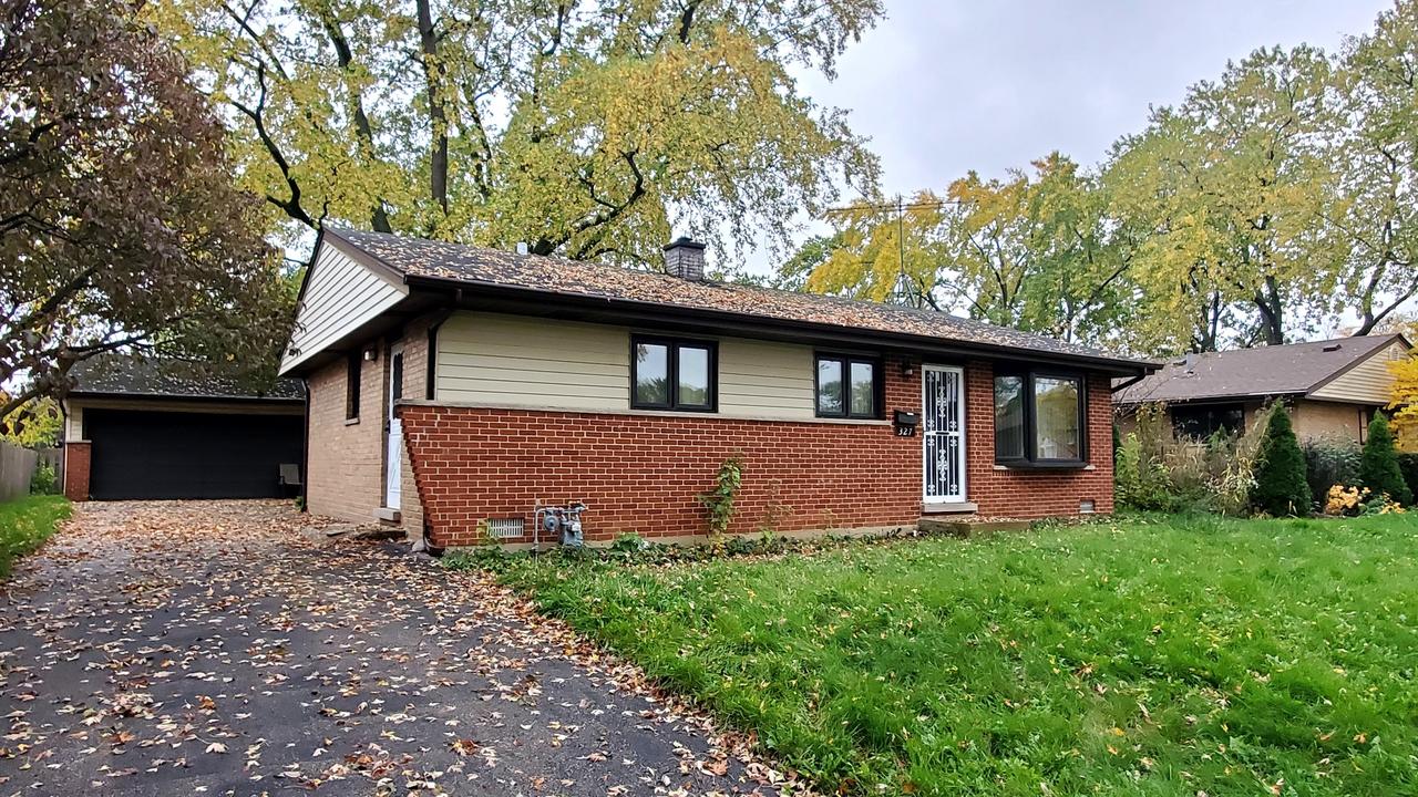 327 E Jeffery Ave., Wheeling, IL 60090