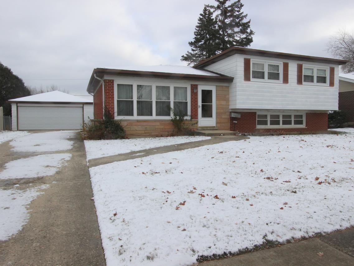 805 S Carol Ln., Mount Prospect, IL 60056
