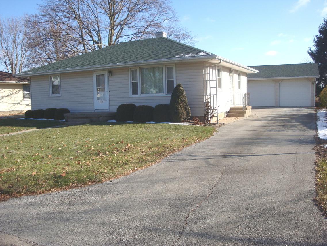 417 N 1st St., Cissna Park, IL 60924