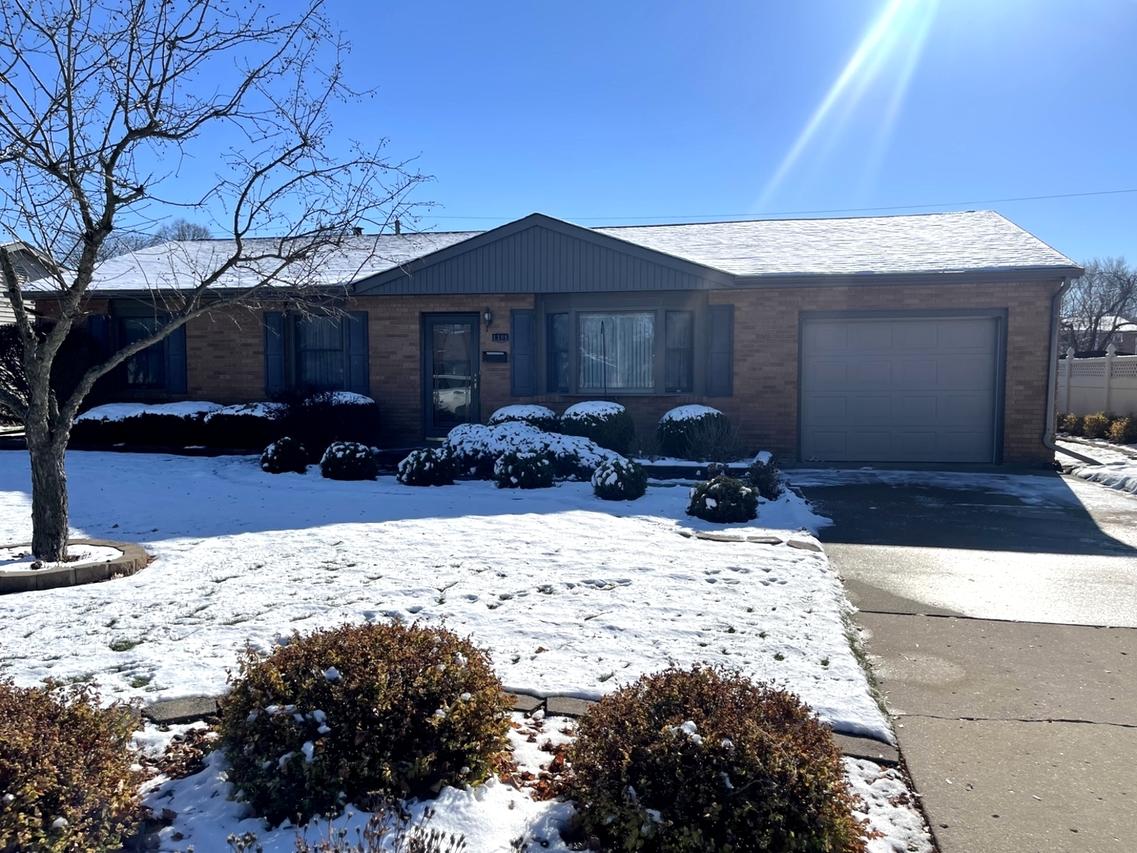 1308 Sunset Dr., Peru, IL 61354