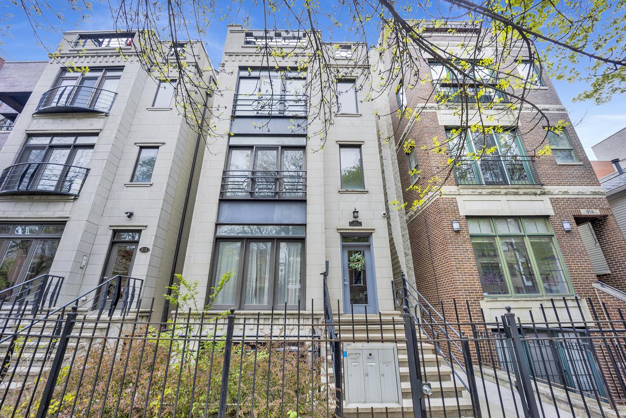 912 N Hermitage Ave. #3, Chicago, IL 60622