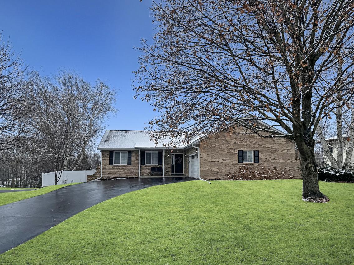 3103 W Greenfield Dr., Freeport, IL 61032