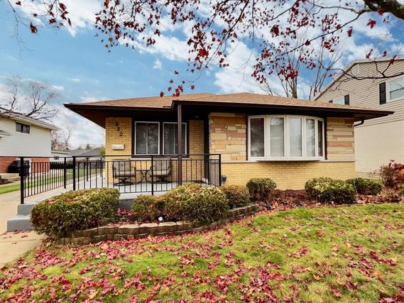 850 S Saylor Ave., Elmhurst, IL 60126