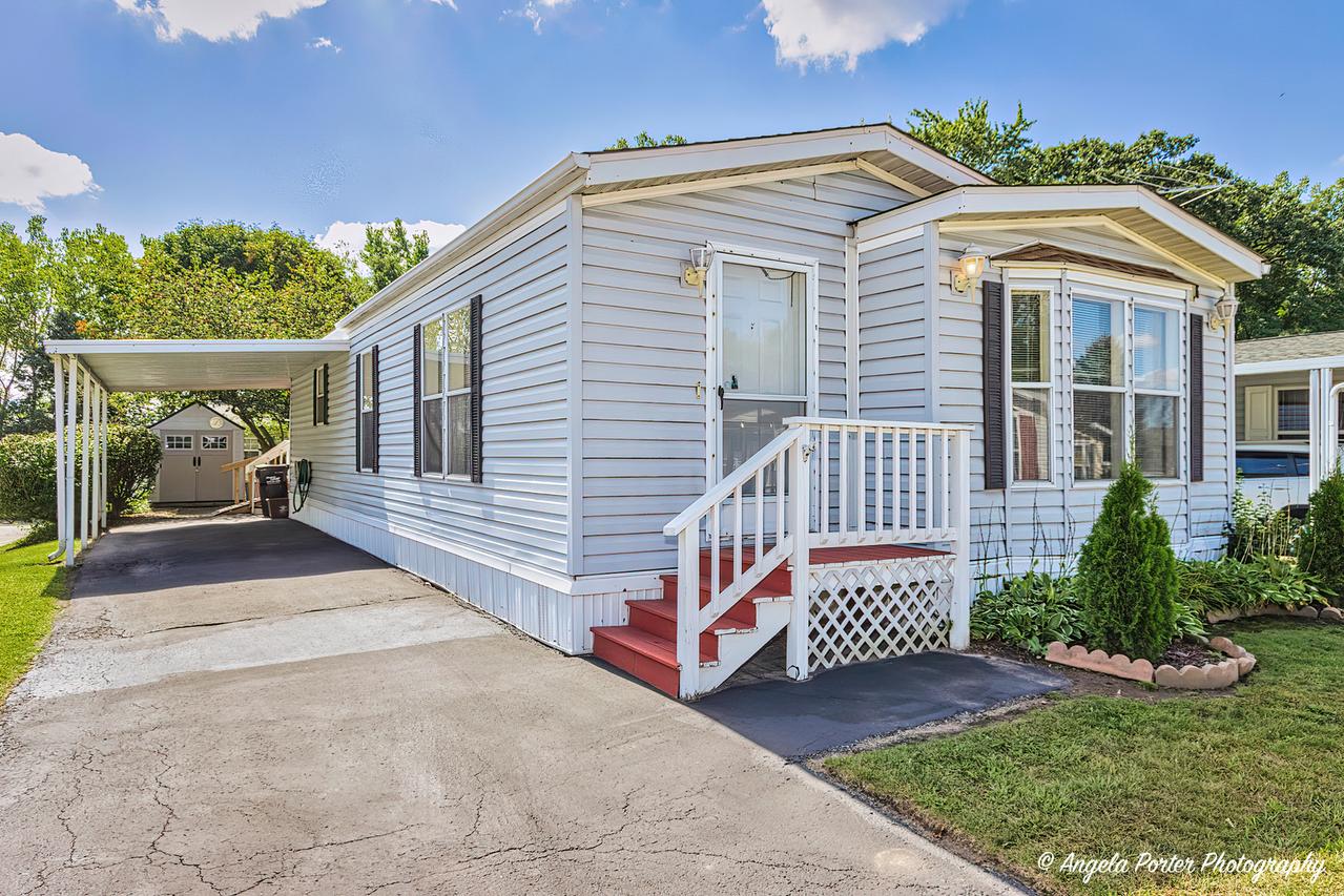 720 Hillcrest Ln., Crystal Lake, IL 60014