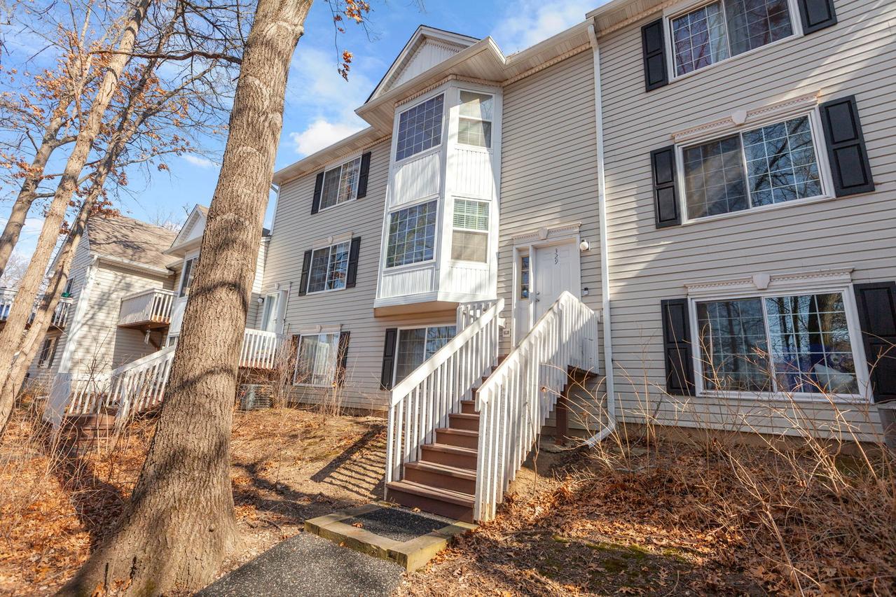 329 W Whispering Oaks Ln., Round Lake, IL 60073