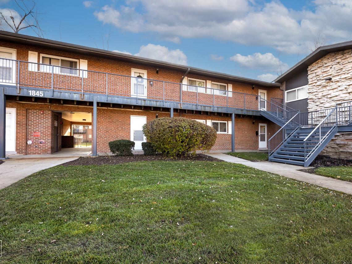 1845 White Chapel Dr. #1E, Mount Prospect, IL 60056