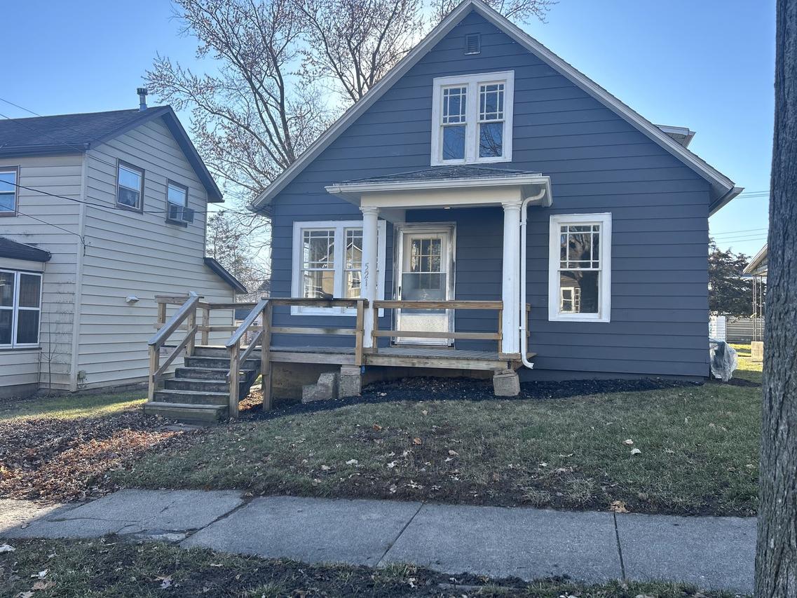 521 E Center St., Freeport, IL 61032