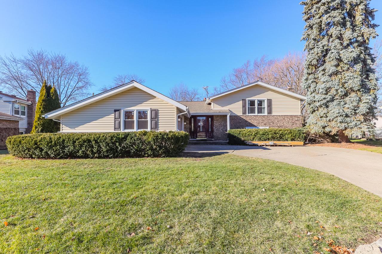 2810 N Brighton Pl., Arlington Heights, IL 60004