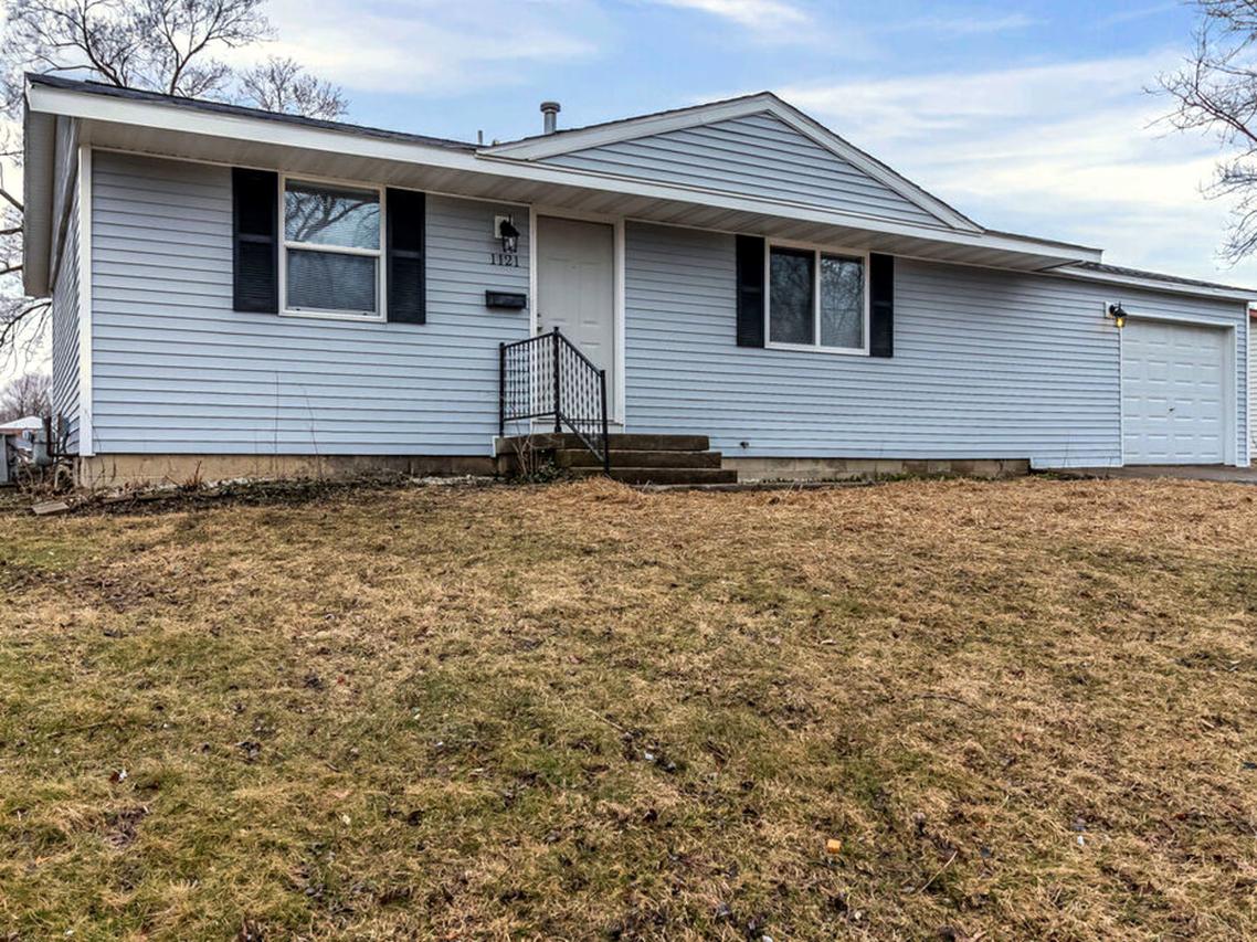 1121 Austin Dr., Urbana, IL 61802