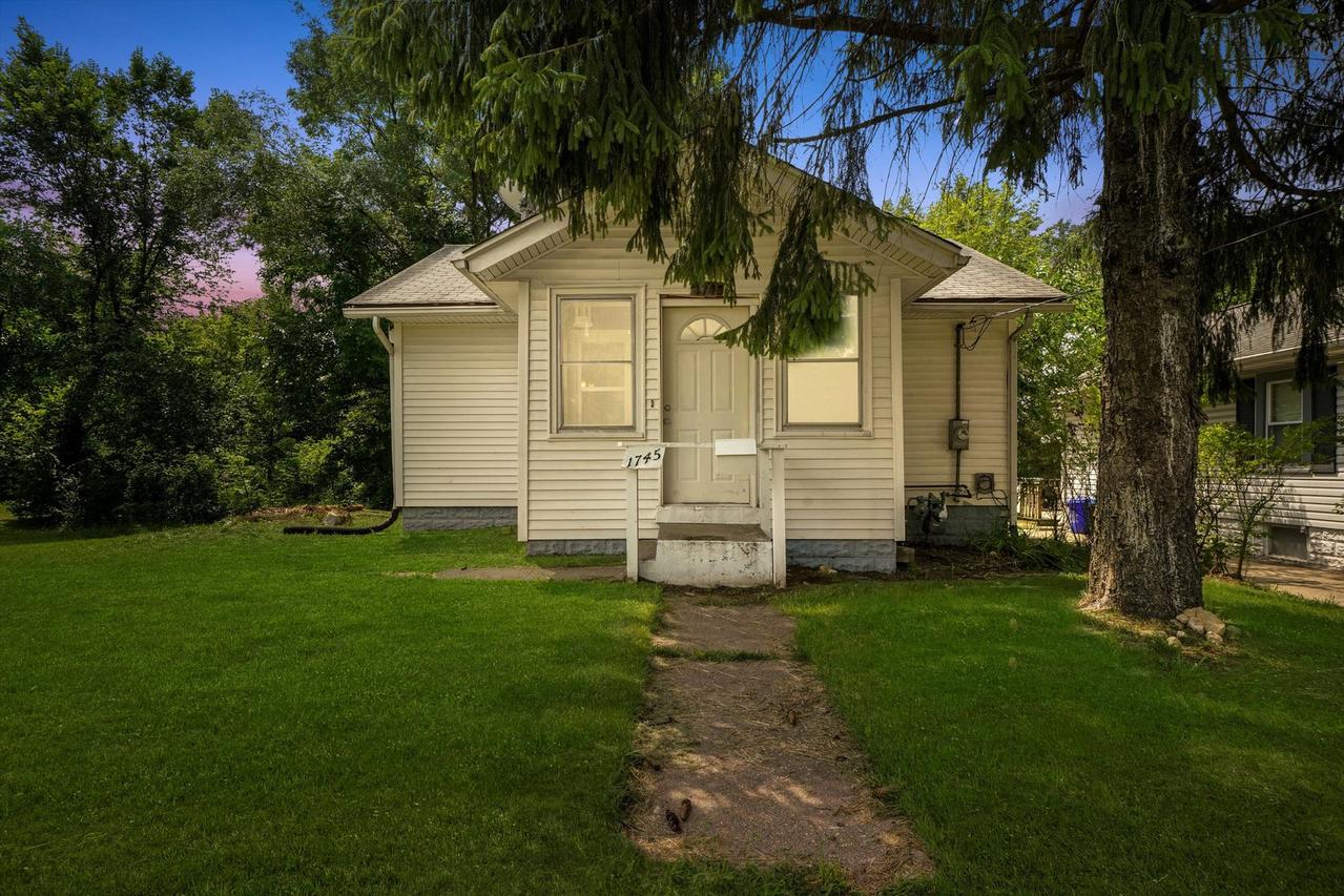 1745 Pershing Ave., Rockford, IL 61109