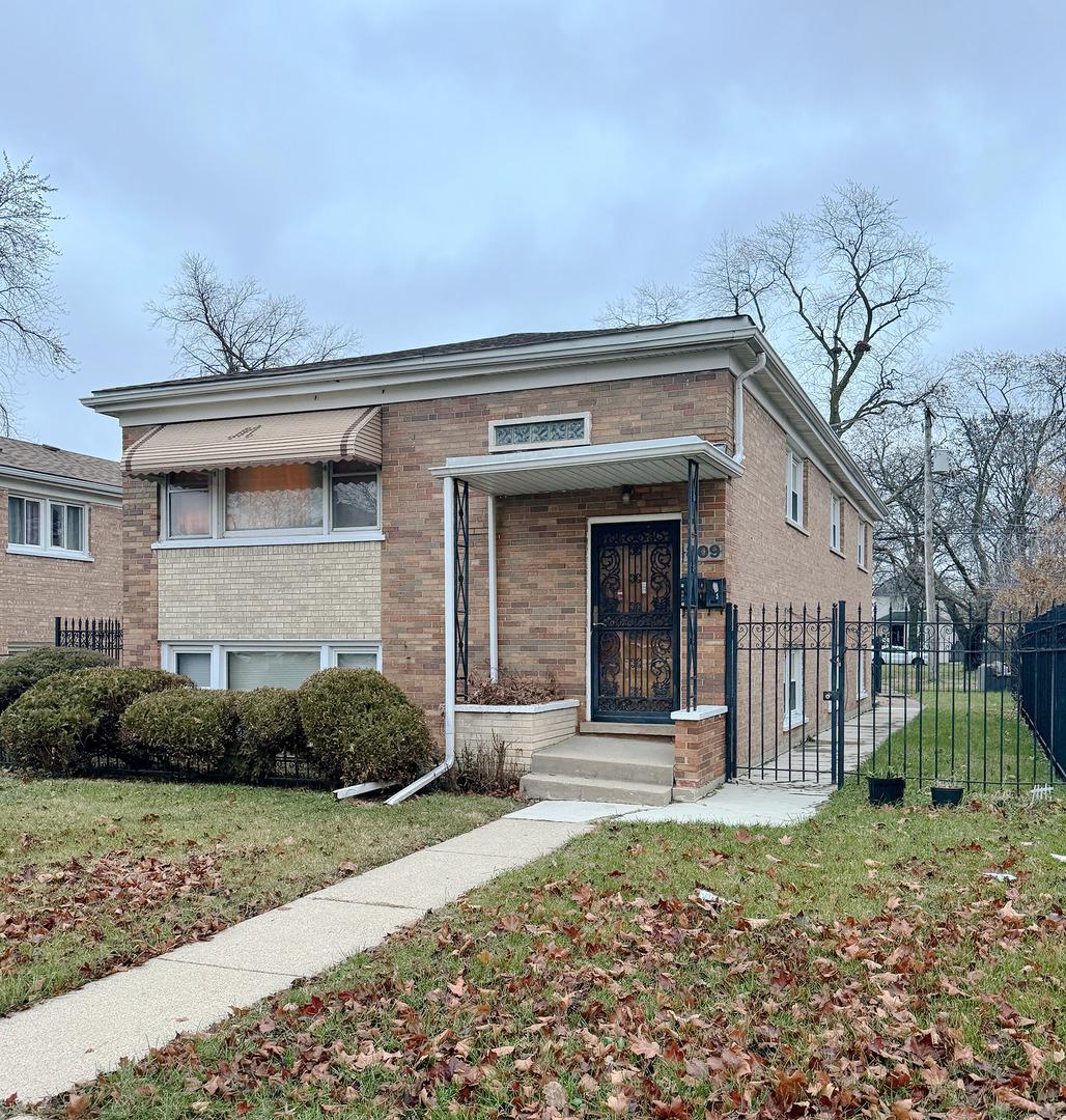 809 S 13th Ave., Maywood, IL 60153