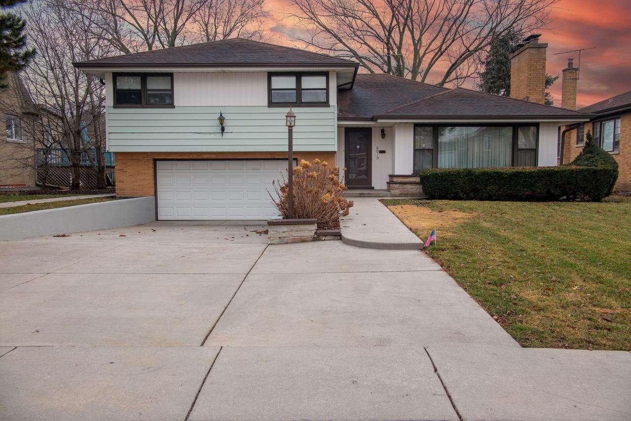 8019 W Summerdale Ave., Norwood Park Township, IL 60656