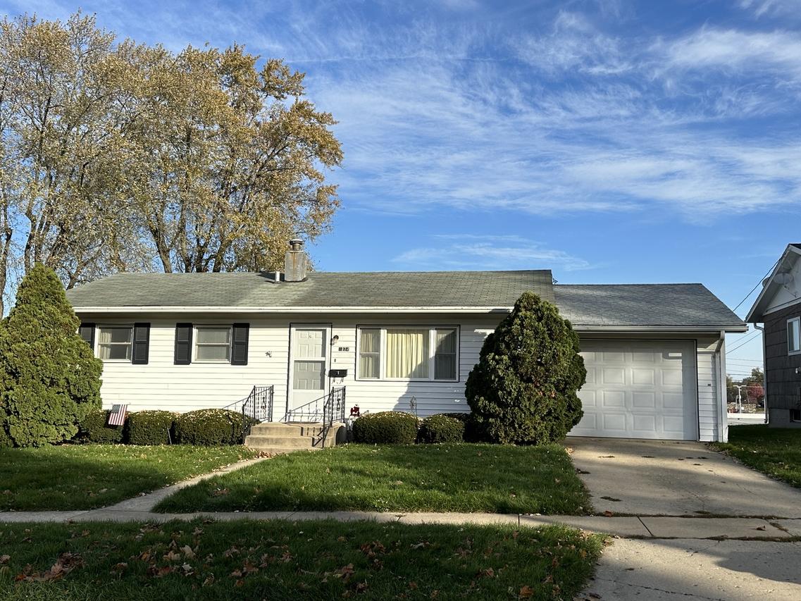 1224 W Staver St., Freeport, IL 61032