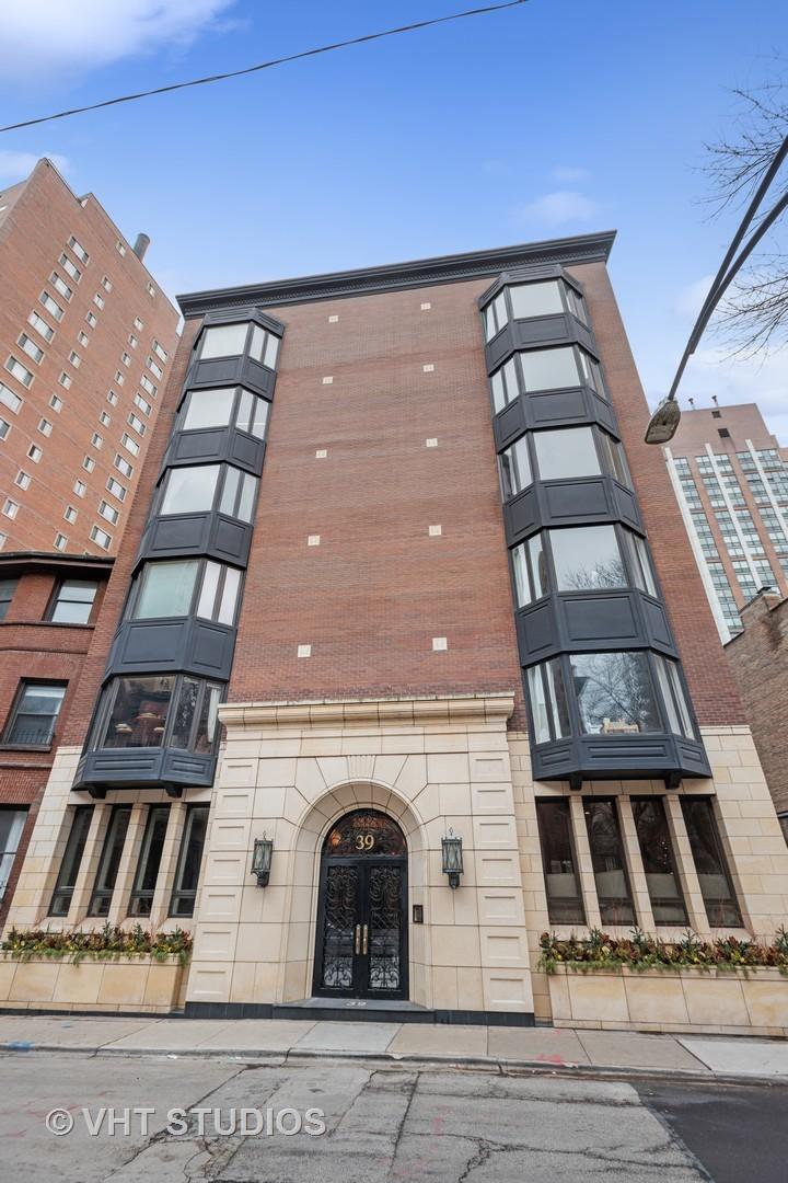 39 E Schiller St. #2W, Chicago, IL 60610