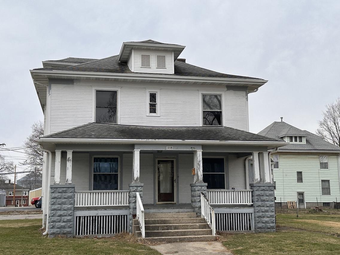 215 N 5th St., Watseka, IL 60970