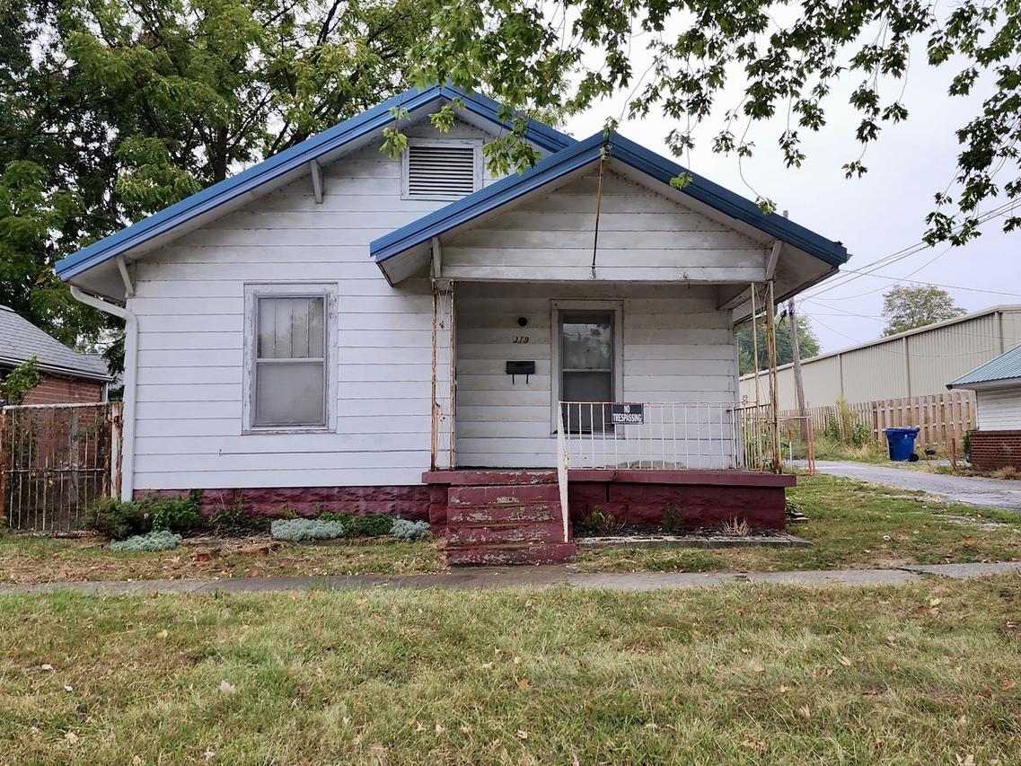 319 N Walnut St., Mt. Carmel, IL 62863