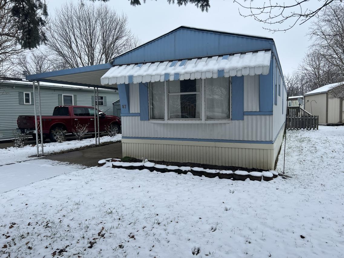 87 Forest View Dr., Genoa, IL 60135