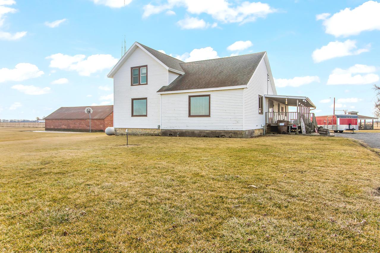 1557 E 2900 North Rd., Clifton, IL 60927