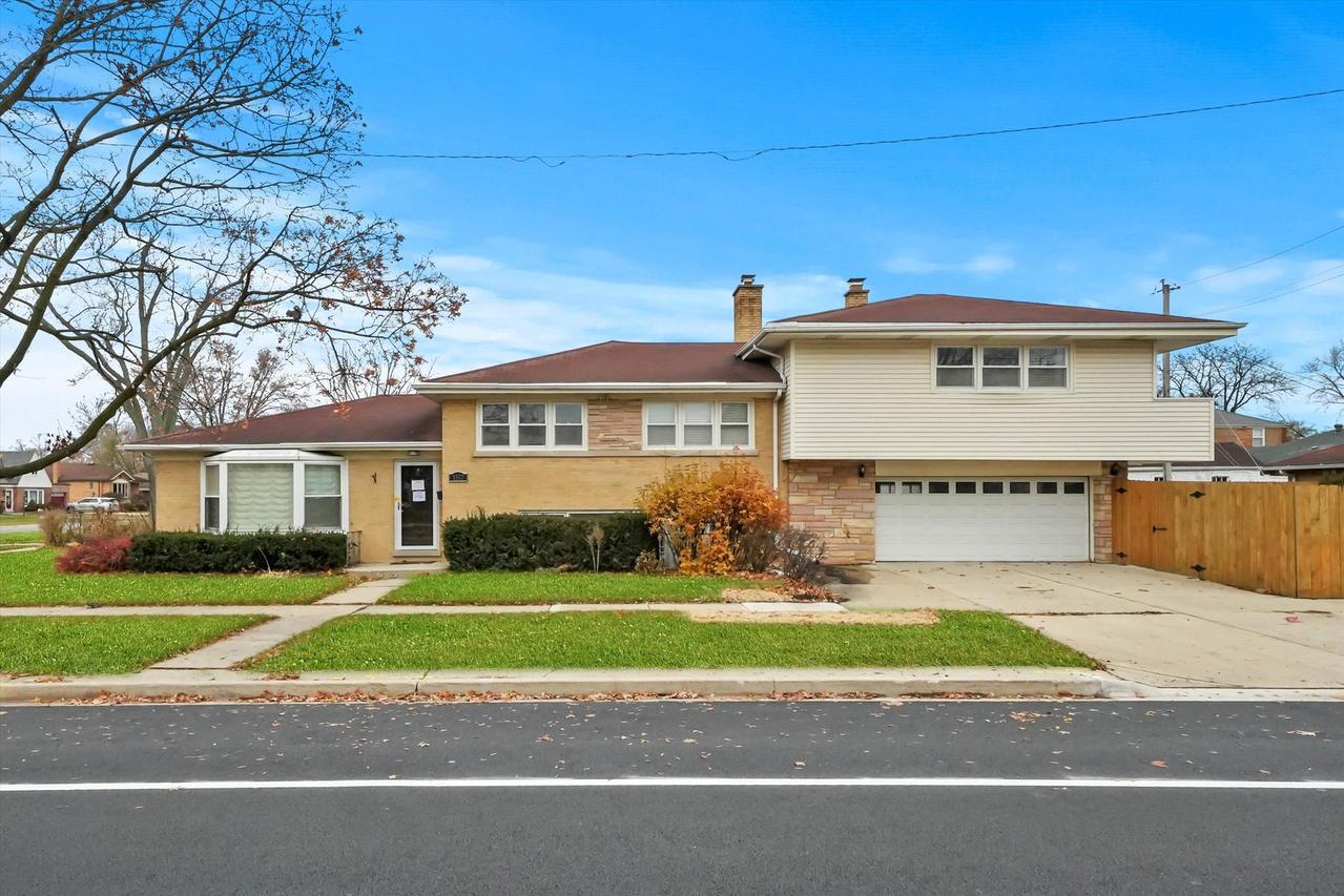 1557 Highridge Pkwy., Westchester, IL 60154