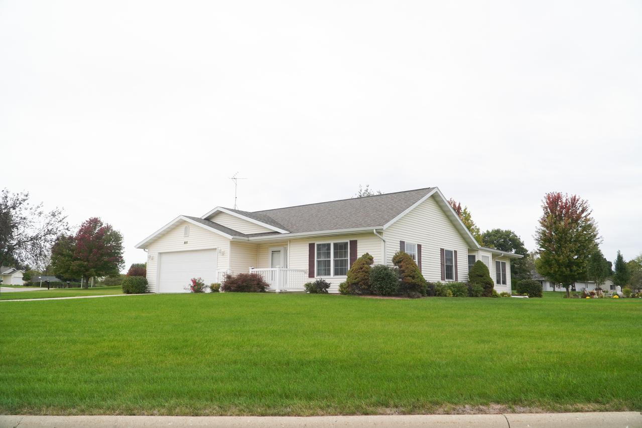 815 Canterbury Dr., Freeport, IL 61032