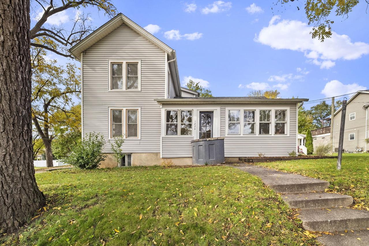 1226 Wauponsee St., Morris, IL 60450