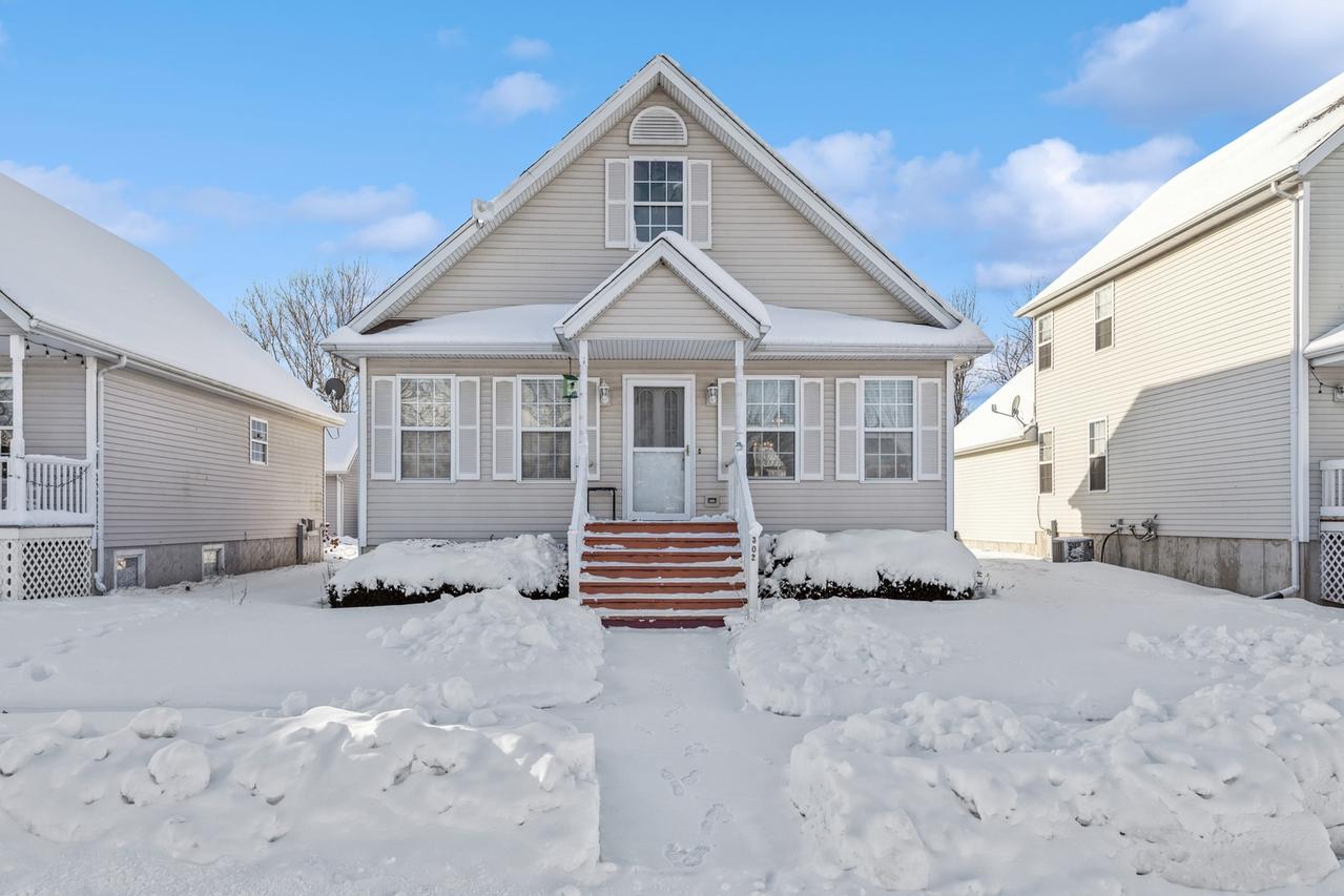302 8th St., Kirkland, IL 60146