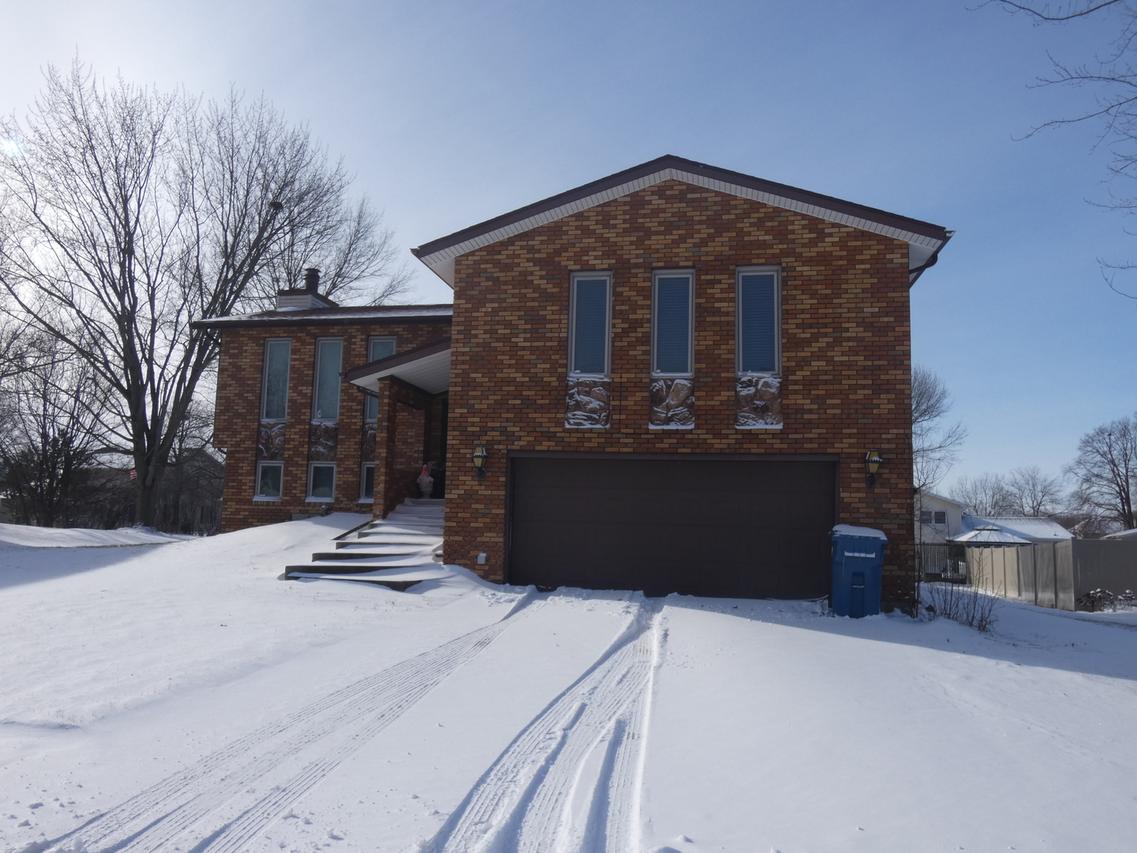 1329 Plum Creek Dr., Bourbonnais, IL 60914