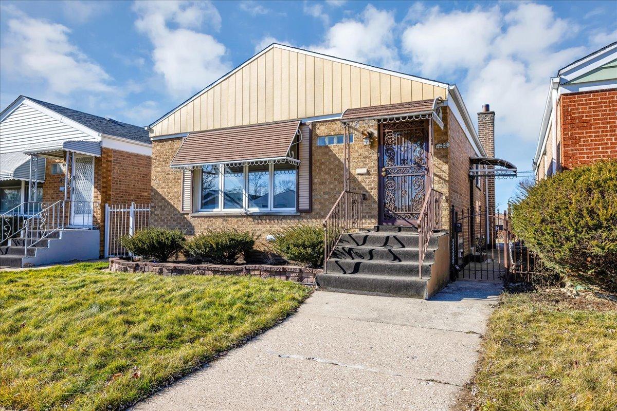 4528 S Leamington Ave., Chicago, IL 60638