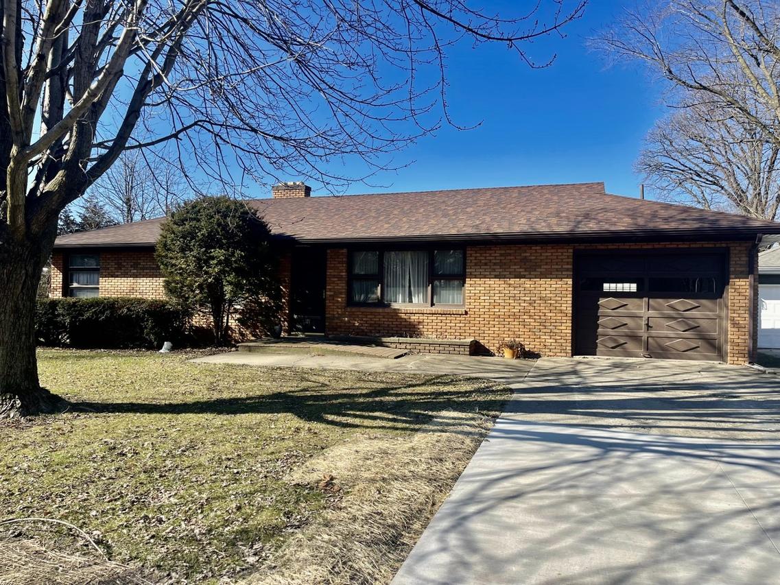 327 Hitt St., Utica, IL 61373