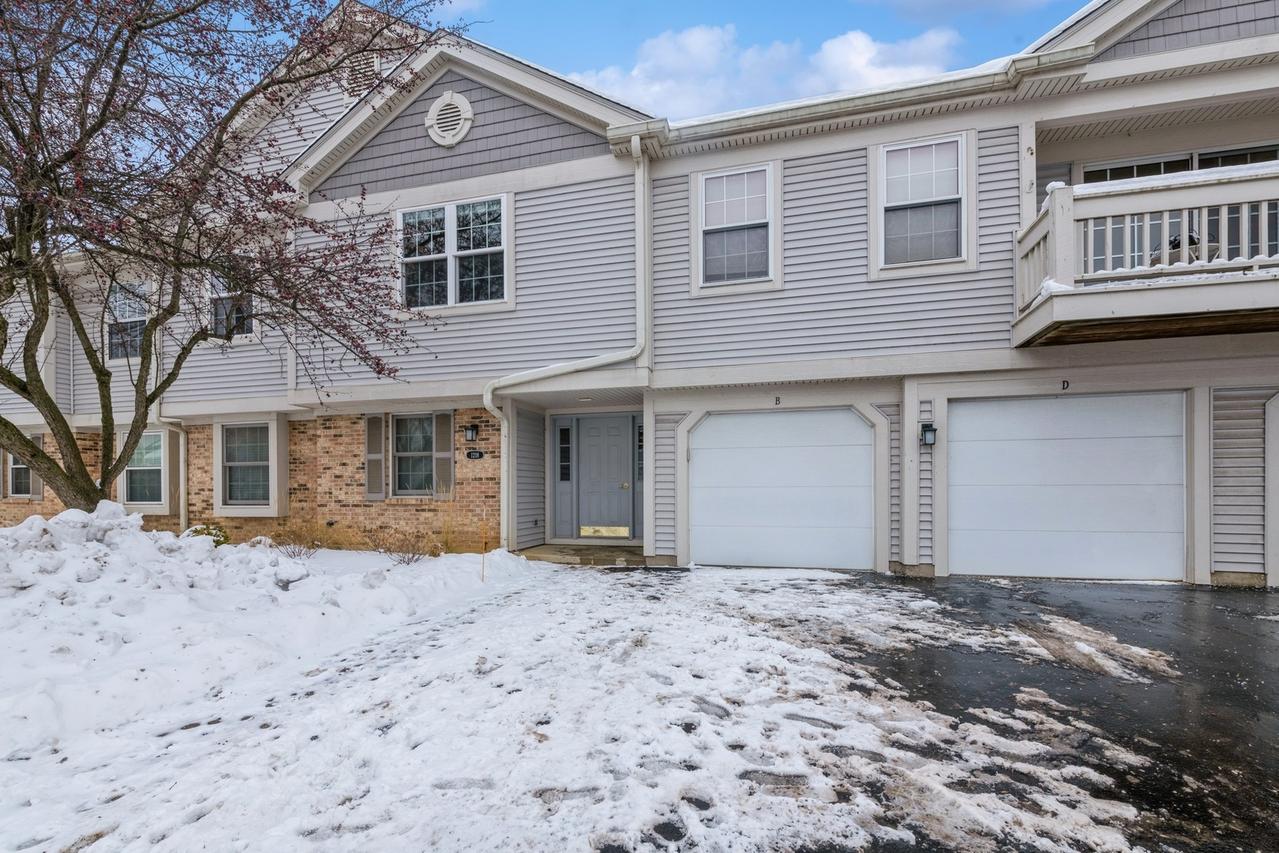 1218 Ballantrae Pl. #D, Mundelein, IL 60060