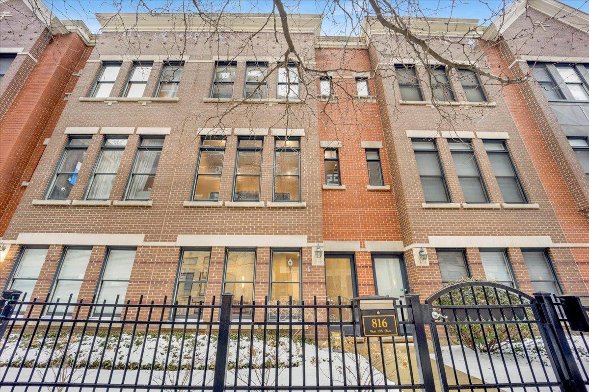 816 W 15th Pl., Chicago, IL 60608