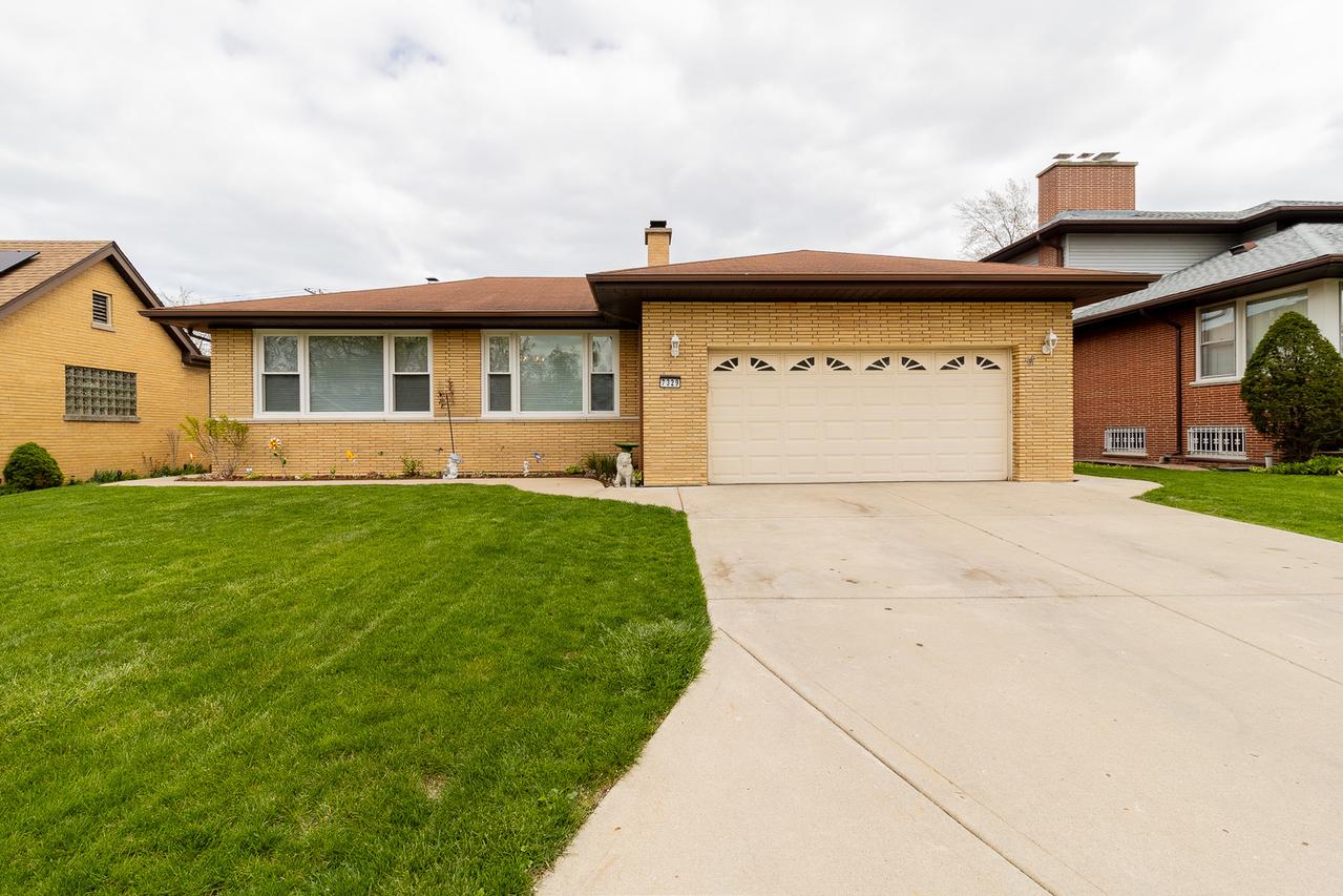 7329 N Keeler Ave., Lincolnwood, IL 60712