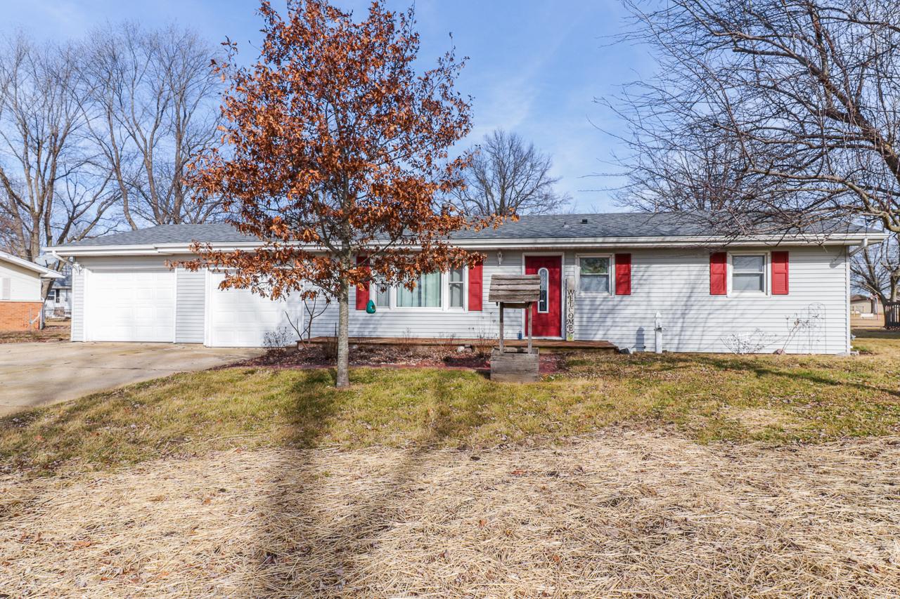 626 Westmoor Dr., Oreana, IL 62554