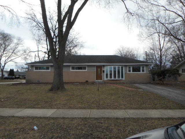 45 Des Plaines Ln., Hoffman Estates, IL 60169