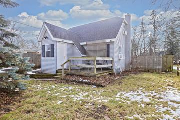 505 W Highland Ter., Round Lake Beach, IL 60073