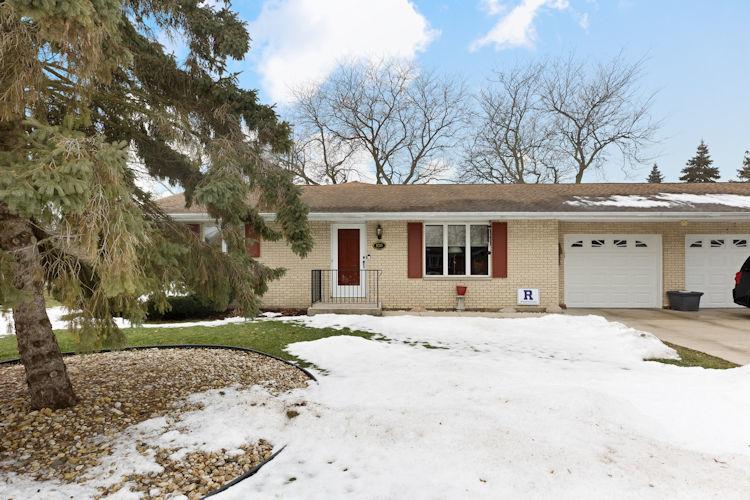 1210 Sunnymeade Dr., Rochelle, IL 61068