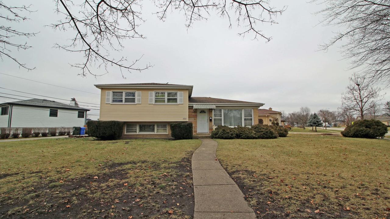 1727 W Rusty Dr., Mount Prospect, IL 60056