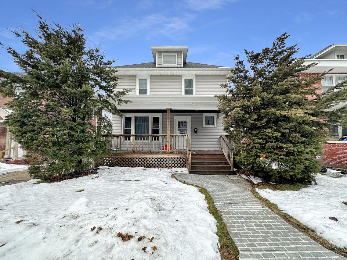 1306 S Oak Ave., Freeport, IL 61032