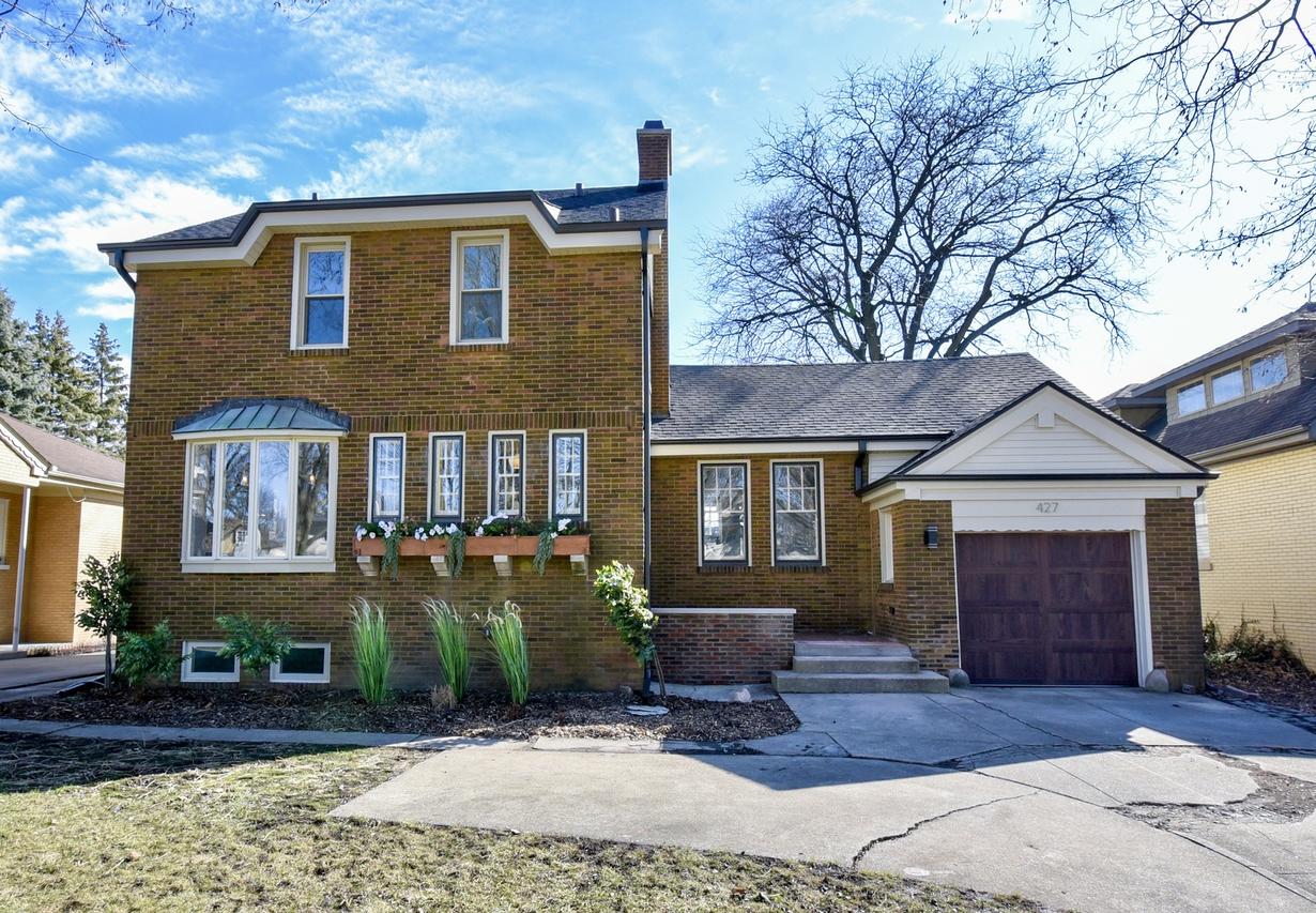 427 Uvedale Rd., Riverside, IL 60546