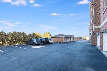 5500 W 115th St. #303, Oak Lawn, IL 60453