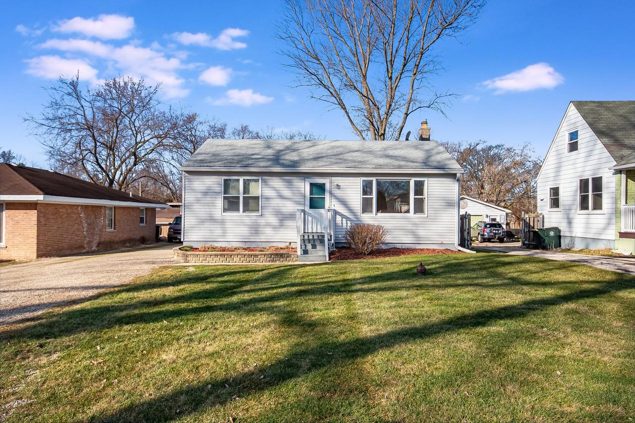 4004 N Adams St., Westmont, IL 60559