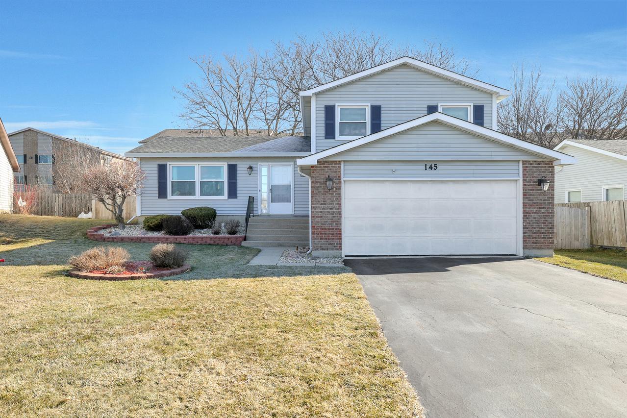 145 Pebblecreek Tr., Carol Stream, IL 60188