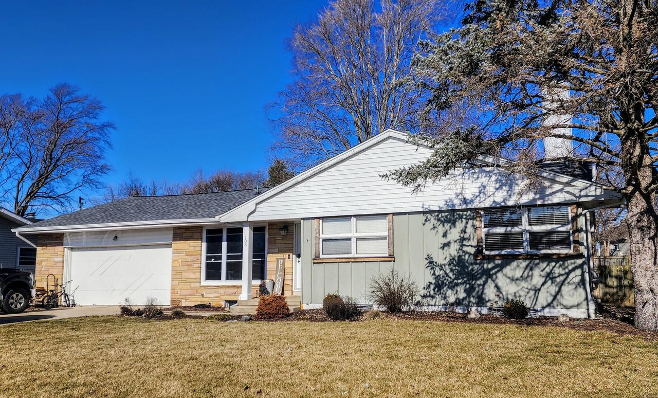 106 W State St., Mahomet, IL 61853