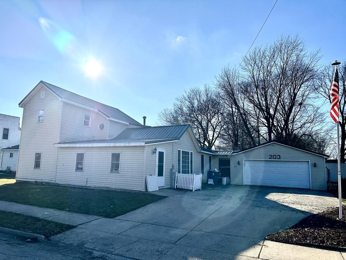 203 S Butler St., Nelson, IL 61021