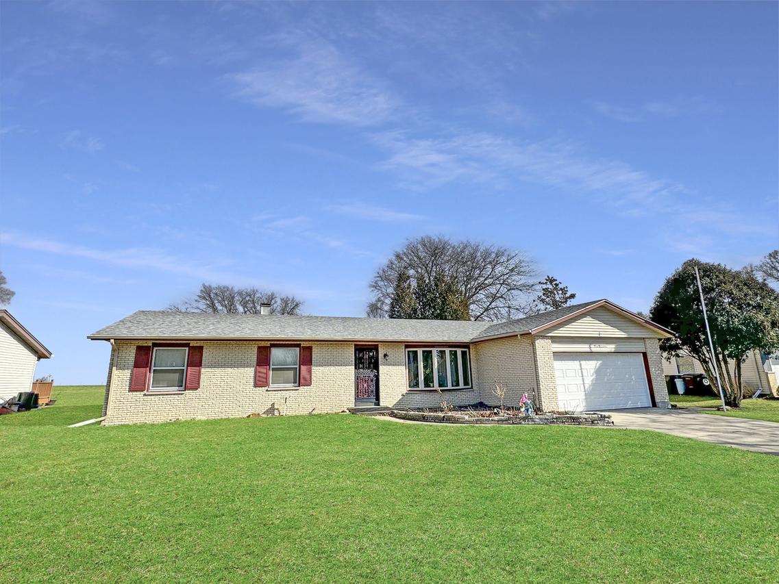 317 Northknoll Dr., Rochelle, IL 61068