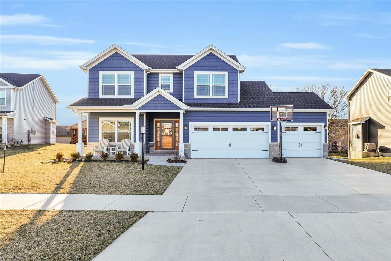307 Red Bud Dr., Mahomet, IL 61853