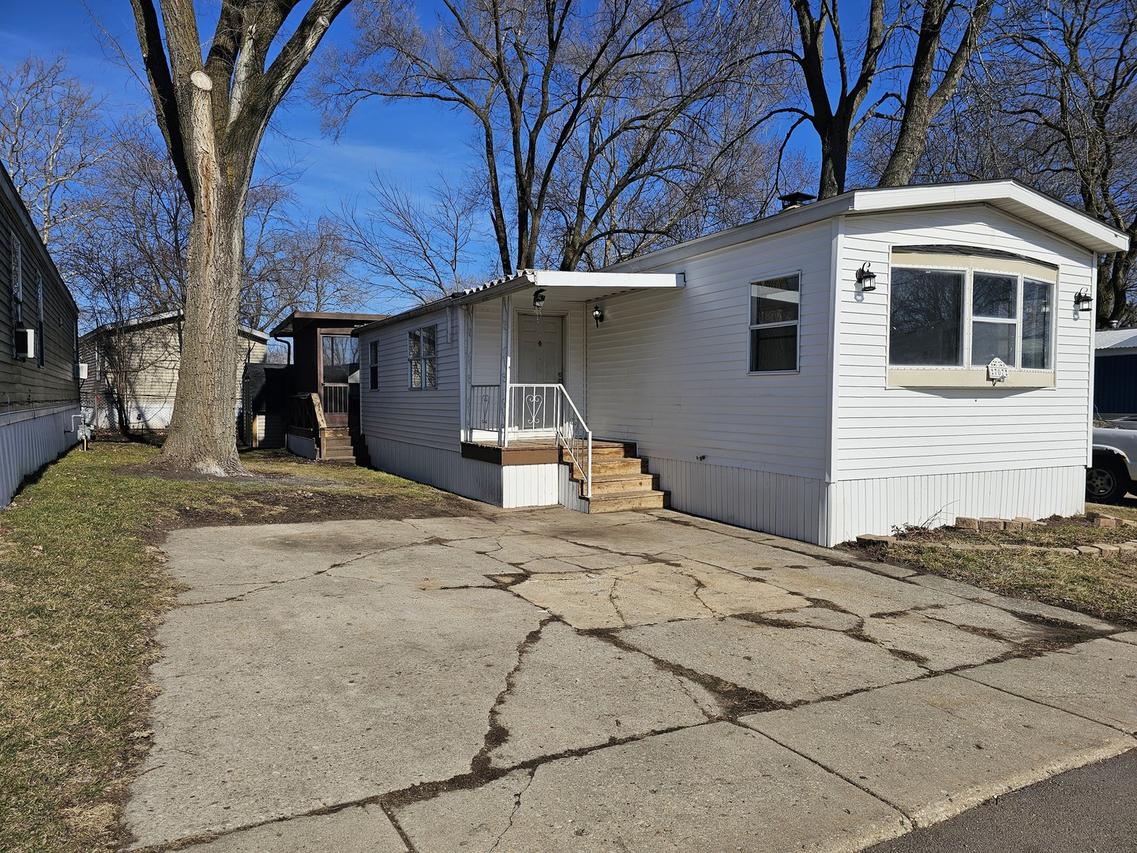 38455 Sheridan Rd. #707, Beach Park, IL 60087